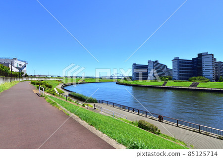 東京隅田川的風景 85125714