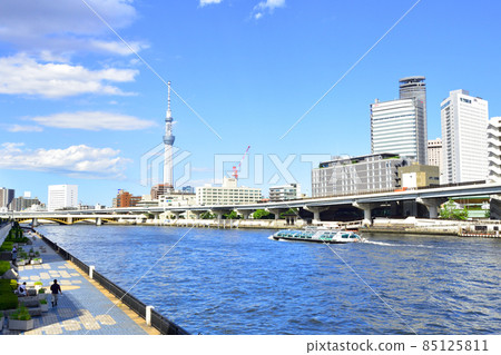 View of the Sumida River, Tokyo (between the Sumida River Bridge and Kuramae Bridge) 85125811