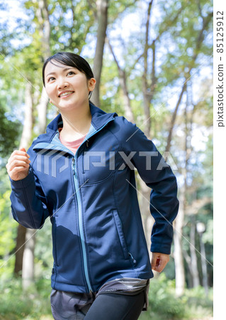 Female exercise exercise jogging walking Female exercise exercise jogging walking 85125912