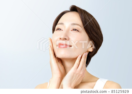 Beauty image of middle female (skin care) Beauty image of middle female (skin care) 85125929