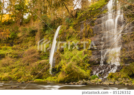 Autumn scenery of Taro and Jiro waterfalls 85126332