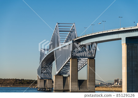 [Early morning Tokyo Gate Bridge and airplane] 85129126