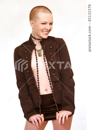Young beautiful shaved head girl cheerfully looking at the camera 85132376