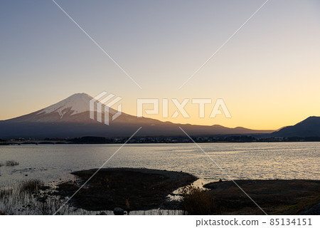 紅富士和河口湖黃昏的絕妙景色 85134151