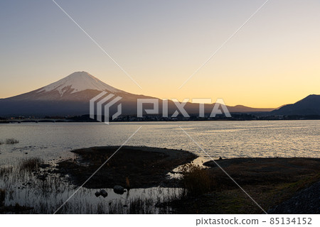 紅富士和河口湖黃昏的絕妙景色 85134152