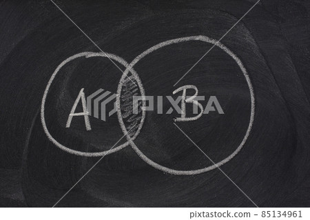 two overlaping circles on blackboard 85134961