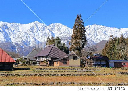 12月在白馬山大出之里和北阿爾卑斯山腳下 85136150