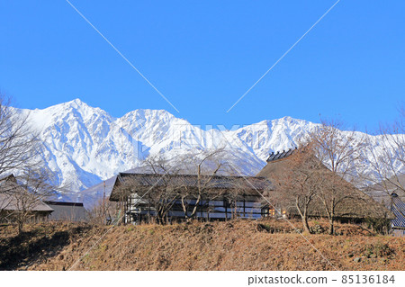 12月在白馬山大出之里和北阿爾卑斯山腳下 85136184