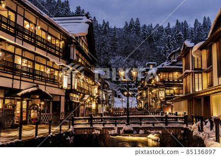 Scenery of Ginzan Onsen Obanazawa City, Yamagata Prefecture, on a winter night with snow Scenery of Ginzan Onsen Obanazawa City, Yamagata Prefecture, on a winter night with snow 85136897
