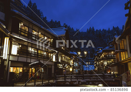 Scenery of Ginzan Onsen Obanazawa City, Yamagata Prefecture, on a winter night with snow Scenery of Ginzan Onsen Obanazawa City, Yamagata Prefecture, on a winter night with snow 85136898
