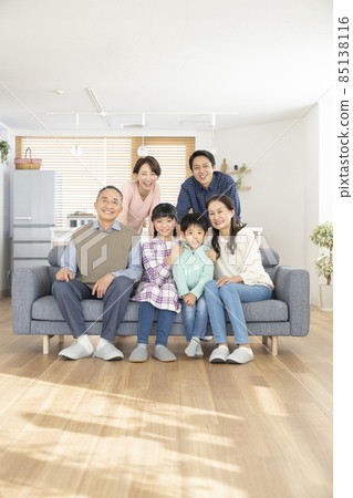 Smile three generation family portrait 85138116