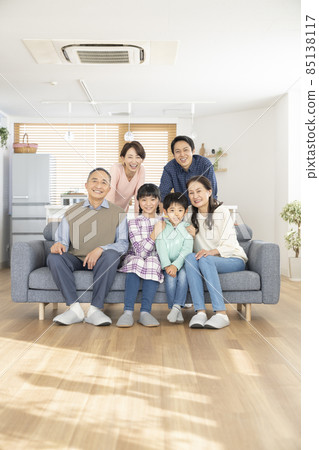 Smile three generation family portrait 85138117