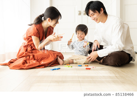 Good friends while raising children 85138466