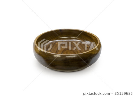 Empty wooden bowl and white background 85139685