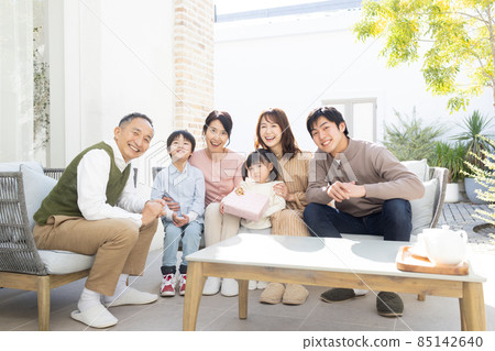 Gifts and 3rd generation family Gifts and 3rd generation family 85142640