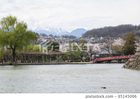 Matsumoto Castle in full bloom under the blue sky, built in downtown Matsumoto, Nagano Prefecture Matsumoto Castle in full bloom under the blue sky, built in downtown Matsumoto, Nagano Prefecture 85145006