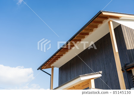 Newly built eaves and gutters 85145130