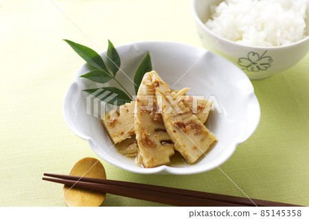 Boiled bamboo shoots in Tosa 19 Boiled bamboo shoots in Tosa 19 85145358