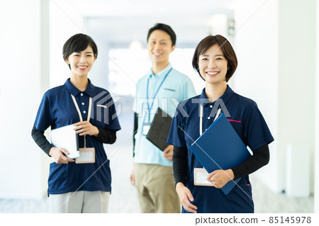 Caregiver Male caregiver Female caregiver ■ Shooting cooperation "LINK FOREST" Caregiver Male caregiver Female caregiver ■ Shooting cooperation "LINK FOREST" 85145978