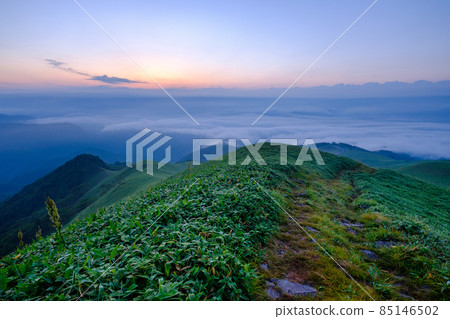 Shinshu Venus Line, the dawn of Mt. Miune Shinshu Venus Line, the dawn of Mt. Miune 85146502