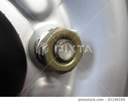 用於固定輕型車輛輪胎車輪的螺栓和通孔螺母 85146599