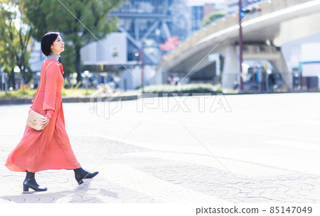 A woman walking in the city A woman walking in the city 85147049
