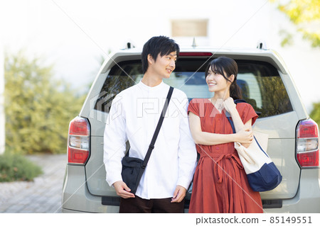 去兜風的年輕男女 去兜風的年輕男女 85149551