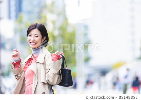 A young woman with a smile 85149855