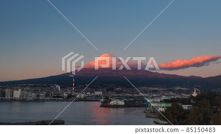 Red Fuji seen from Tagonoura, Shizuoka Prefecture, December Red Fuji seen from Tagonoura, Shizuoka Prefecture, December 85150483