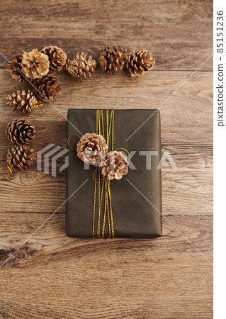 Present Wrapped in Brown Paper Present Wrapped in Brown Paper 85151236