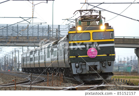北陸本線 加賀笠間三河 JR 西 EF81-44 + 24 系列 暮光特快 北陸本線 加賀笠間三河 JR 西 EF81-44 + 24 系列 暮光特快 85152157