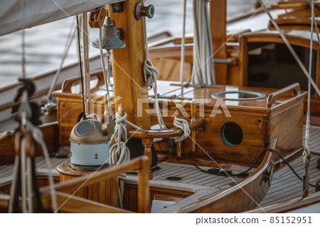 Details of a sailing boat anchored in the port Details of a sailing boat anchored in the port 85152951