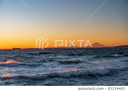 (Chiba Prefecture) Mt. Fuji seen from Boso / Kanaya Port, where strong winds blow (Chiba Prefecture) Mt. Fuji seen from Boso / Kanaya Port, where strong winds blow 85154465