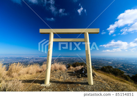 Torii in the sky, the summit of Nyudogadake Torii in the sky, the summit of Nyudogadake 85154851