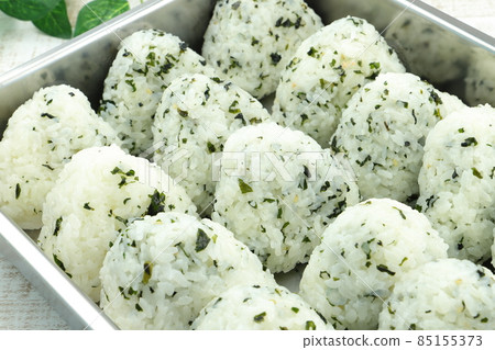 Rice ball lunch box image 85155373