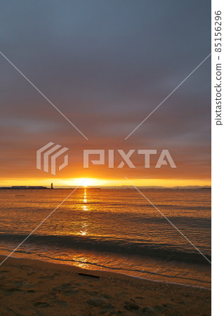 海灘的夜景，在機場附近海浪拍打的聲音感覺很好 85156296