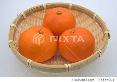 3 oranges white background 3 oranges white background 85156994