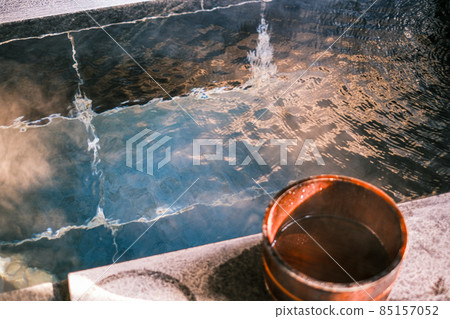 Bathtub with water drops placed on the edge of the bathtub 12 Bathtub with water drops placed on the edge of the bathtub 12 85157052