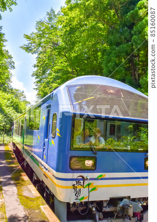 福島縣南會津市會津鐵道鐵塔上的殿羽站的夏日風光 85160087