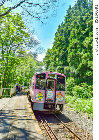 福島縣南會津市會津鐵道鐵塔上的殿羽站的夏日風光 福島縣南會津市會津鐵道鐵塔上的殿羽站的夏日風光 85160091