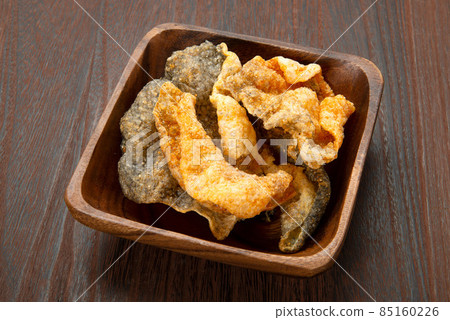 Fried salmon chips Fried salmon chips 85160226