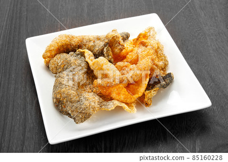 Fried salmon chips Fried salmon chips 85160228