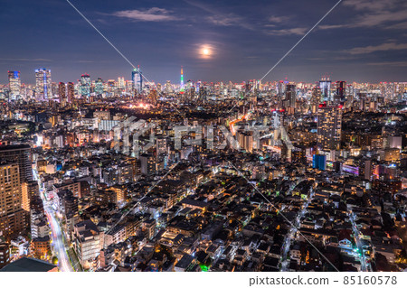 《東京》東京城市夜景，滿月之夜 85160578