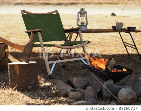 Solo camp on the riverbed in winter 85160717