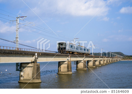 817系列小丸川鐵道橋日峰幹線普通列車 85164609