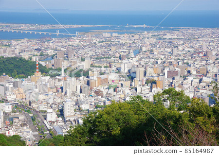 從德島縣美山眺望德島市和怒島 從德島縣美山眺望德島市和怒島 85164987