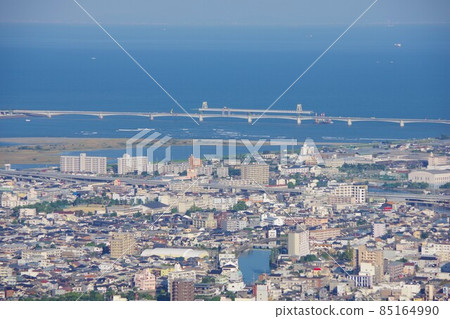 從德島縣美山看建設中的公路橋 從德島縣美山看建設中的公路橋 85164990