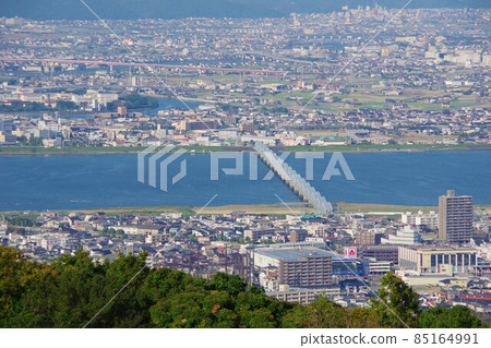 從德島縣美山眺望吉野川大橋地區 從德島縣美山眺望吉野川大橋地區 85164991