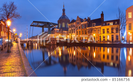 Leiden canal Oude Vest Leiden canal Oude Vest 85166756
