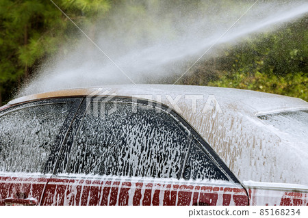 Car washing cleaning service using high-pressure water Car washing cleaning service using high-pressure water 85168234
